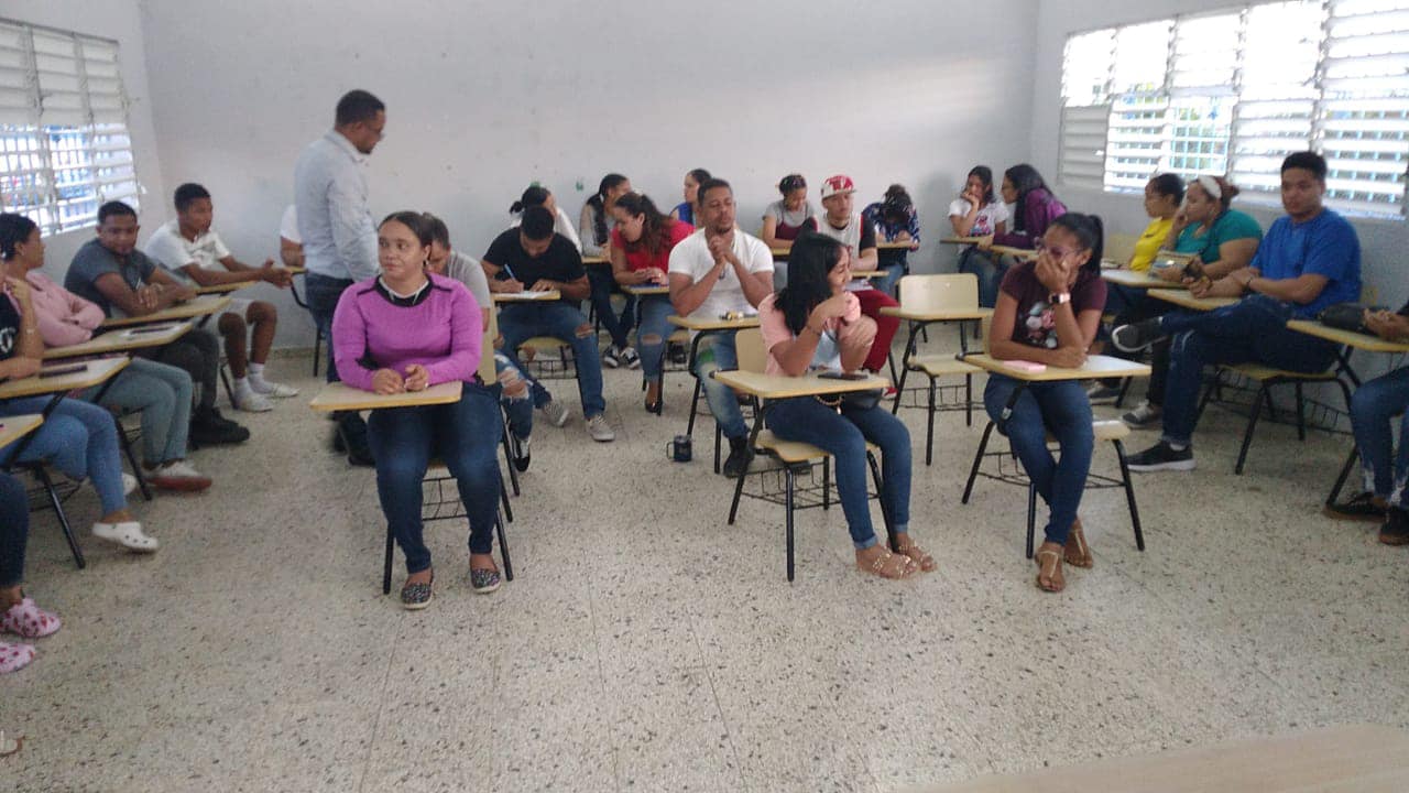 35 estudiantes inician el curso de inglés gratis que daremos en el instituto Tamboril, en un acuerdo con Infotep.