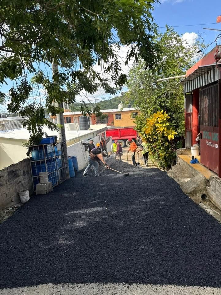 Seguimos avanzando con más jornadas de asfalto y bacheo.